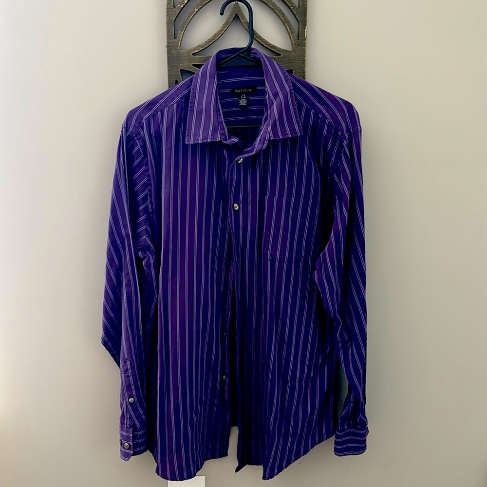 Large Van Heusen Men’s Casual long sleeve button down shirt